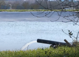 Sainte-Soline &agrave; sec&nbsp;: &eacute;vaporation ou irrigation en louced&eacute; ?  - Agriculture Bassines Canicule Charente-Maritime Deux-S&egrave;vres Eau Environnement Irrigation M&eacute;gabassines Nappes phr&eacute;atiques Pluie Sainte-Soline S&eacute;cheresse