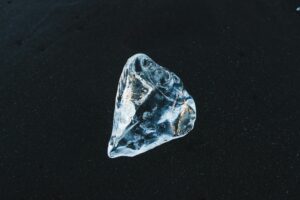 Les profondeurs de la Terre cachent un gigantesque "oc&eacute;an solide"  - Diamant G&eacute;ologie Recherche scientifique Ringwoodite Sciences