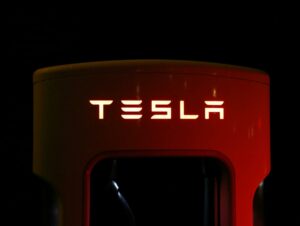 Tesla affirme ne pas avoir de donn&eacute;es sur un accident mortel&hellip; un pirate les retrouve &rArr; 243&nbsp;M$  - Accident de voiture Floride Justice Naibel Benavides Leon Pilotage automatique Tesla