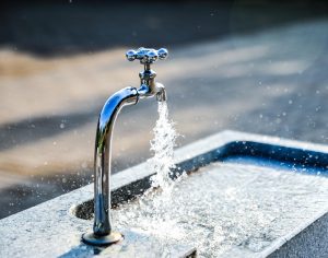 Pesticides dans l&rsquo;eau : l&rsquo;&Eacute;tat rel&egrave;ve les seuils et r&eacute;duit ses responsabilit&eacute;s  - Agriculture &Eacute;cologie Environnement FNSEA Gouvernement Lutte environnementale Nappes phr&eacute;atiques Pesticides Pollution Produits phytopharmaceutiques Produits phytosanitaires Sant&eacute; publique