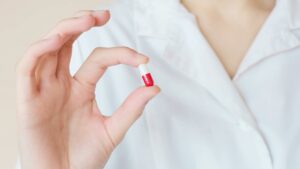 "Des m&eacute;thodes de gangsters" : comment les labos pharma ont inond&eacute; les US d'antidouleurs  - Addiction &Eacute;tats-Unis Industries pharmaceutiques M&eacute;dicaments Opio&iuml;des Sant&eacute; Vid&eacute;o