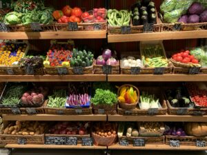 "Ici, je mange local" : le label qui fait briller de deux &eacute;toiles une cantine municipale  - Action environnementale Alimentation Cantine scolaire &Eacute;ducation Environnement