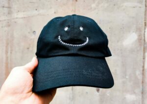 US Open&nbsp;: un millionnaire polonais provoque un toll&eacute; en volant &agrave; un enfant une casquette offerte par Kamil Majchrzak  - Casquette Kamil Majchrzak Piotr Szcerek Tennis US Open