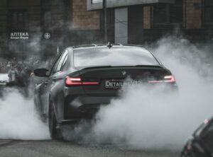 Hybrides rechargeables&nbsp;: six fois plus de CO₂ dans la vraie vie que dans les tests  - Agence europ&eacute;enne pour l&rsquo;environnement Automobiles CO2 Entreprises Environnement Europe Industries Pollution Voitures Voitures &eacute;lectriques