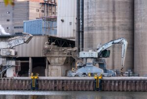 Justice climatique: le cimentier suisse Holcim dans le viseur des &icirc;liens indon&eacute;siens  - Cimenteries Climat Holcim &Icirc;le de Pari Justice Justice climatique
