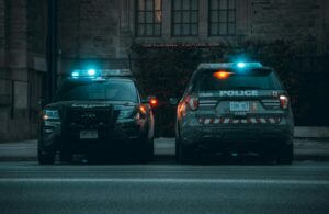 Accus&eacute; de violences contre des policiers, il est relax&eacute; gr&acirc;ce &agrave; la vid&eacute;o film&eacute;e par une riveraine  - &Eacute;tat policier Justice Mensonge policier Police Vid&eacute;o