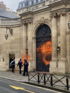 Matignon gonfle la facture de nettoyage d'une action &eacute;colo (10K&euro; 🡒 163K&euro;)  - Matignon Premier ministre