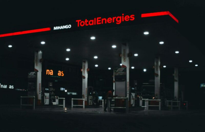 TotalEnergies fuite : « On manipulait des produits toxiques comme si c’était de l’eau »  - Conditions de travail Environnement Italie Pollution Santé TotalEnergies Travail