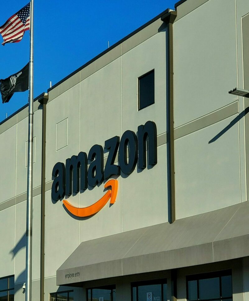 Amazon souhaite remplacer 600 000 postes  par des robots d’ici 2033  - Amazon Emploi Licenciement