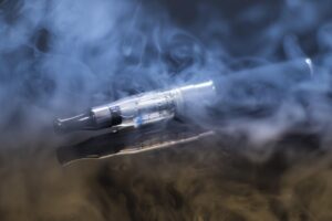 E-cigarettes&nbsp;: l&rsquo;OMS s&rsquo;alarme de l'addiction des enfants, &laquo;&nbsp;tr&egrave;s fortement expos&eacute;s&nbsp;&raquo; &agrave; la publicit&eacute;  - Addiction Cigarettes E-cigarettes OMS Sant&eacute;