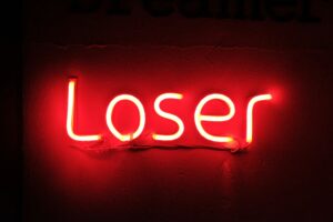 Numerama a visit&eacute; &laquo; Flops ?! &raquo;, la nouvelle expo qui c&eacute;l&egrave;bre les rat&eacute;s de la tech  - D&eacute;tente Exposition Flops ?! Humour Insolite