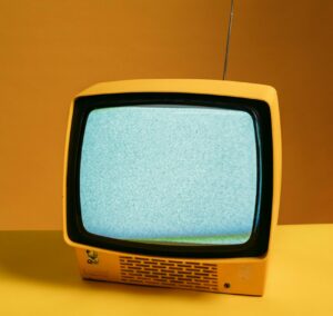 &Eacute;toiles bleues, mains rouges : les m&eacute;dias fran&ccedil;ais sous influence  - D&eacute;sinformation Fake news Ind&eacute;pendance des m&eacute;dias Ing&eacute;rence &eacute;trang&egrave;re Journalisme Manipulation des m&eacute;dias M&eacute;dias Propagande R&eacute;seaux sociaux