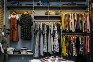 La loi fast fashion d&eacute;crypt&eacute;e par Oxfam  - Assembl&eacute;e nationale D&eacute;crets &Eacute;conomie Entreprises Fast fashion Gouvernement Habillement Industries Lois Oxfam Politique S&eacute;nat Textile V&ecirc;tements