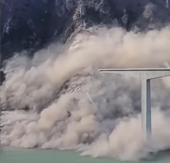 En Chine, un immense pont tout neuf s’effondre  - Autoroute Chine Ponts Sichuan Transports