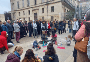 "J'aimerais me laver avant de retourner &agrave; l'&eacute;cole" : &agrave; Montpellier, un rassemblement de soutien aux familles &agrave; la rue  - Expulsion H&eacute;rault Initiatives Logement Manifestation Sans-abris SDF