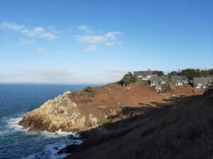 Les Roches blanches&nbsp;: un village paisible et libre face aux bulldozers  - Douarnenez Finist&egrave;re Initiatives Luttes sociales Roches blanches