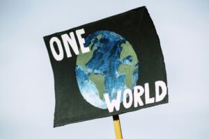 673 cas de m&eacute;sinformation climatique dans les m&eacute;dias audiovisuels en 2025  - Climat CNews D&eacute;sinformation &Eacute;cologie Environnement Europe 1 Fake news Manipulation des m&eacute;dias M&eacute;dias Pollution Sud Radio