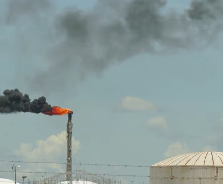 Combustibles fossiles : 2 milliards de personnes et des écosystèmes vitaux en danger  - Amnesty International Entreprises Pétrole Pollution Santé Santé publique