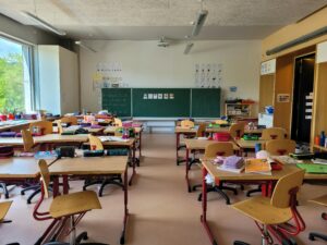 Des centaines d'euros par an : les craintes des enseignants qui financent l&rsquo;&Eacute;ducation de leur poche  - &Eacute;ducation Enseignement Finance Minist&egrave;re de l'&eacute;ducation Pouvoir d'achat Professeurs des &eacute;coles