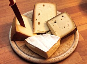 OGM, antifongiques, enzymes : au rayon fromage, des ingr&eacute;dients douteux absents des &eacute;tiquettes  - 60 Millions de consommateurs Agroalimentaire Alimentation Consommation D&eacute;fense des consommateurs Fromage Industries Natamycine OGM Sant&eacute; Sant&eacute; publique