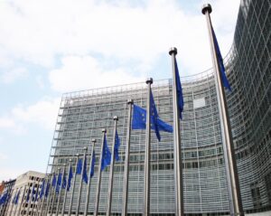 D&eacute;r&eacute;guler pour mieux r&eacute;gner : le virage discret de l&rsquo;UE  - Commission europ&eacute;enne D&eacute;mocratie &Eacute;conomie &Eacute;nergies Entreprises Environnement Europe Loi Omnibus Lois Soci&eacute;t&eacute; Union europ&eacute;enne