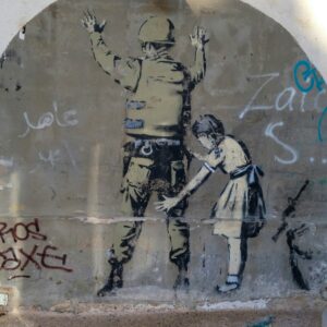 &laquo; Ils ont des armes, j'ai eu peur &raquo; : la police menace des enfants en pleine cantine scolaire  - Cantine scolaire &Eacute;ducation Enfance &Eacute;tat policier Police R&eacute;pression polici&egrave;re Violence