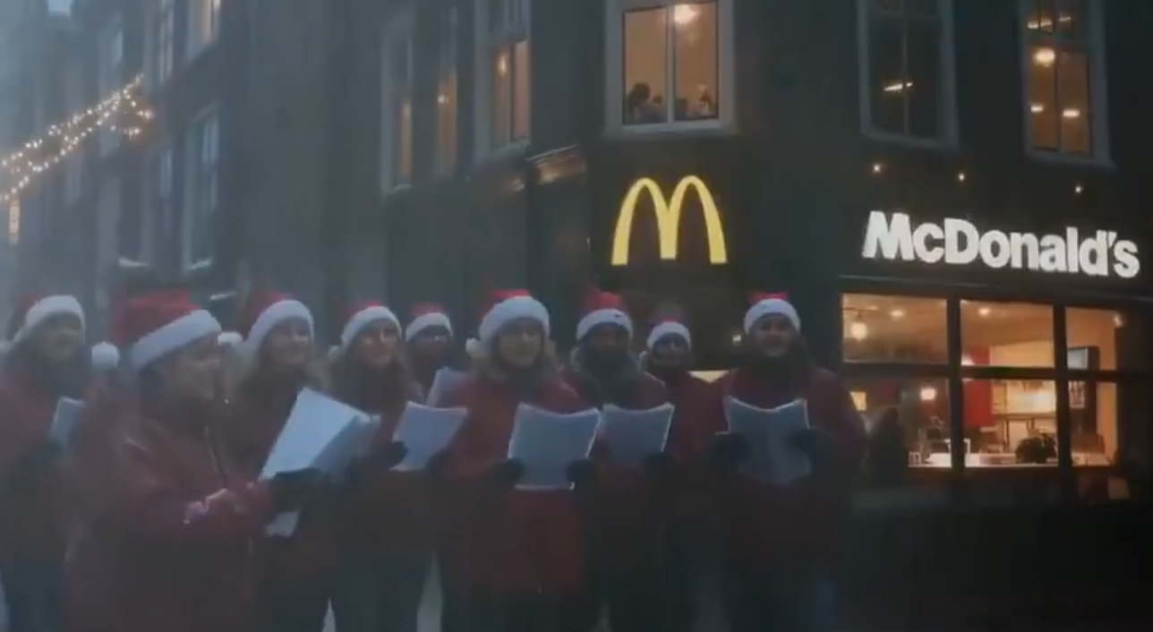 À bouffe artificielle, pub artificielle : McDonald’s retire piteusement une pub de Noël générée par IA  - IA Intelligence artificielle McDonald’s Pays-Bas Publicité