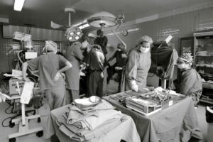 Une anesth&eacute;siste adopte un patient-enfant apr&egrave;s son op&eacute;ration du c&oelig;ur  - Adoption Amy Beethe Chirurgie D&eacute;tente Enfance Enfants &Eacute;tats-Unis H&ocirc;pital Insolite M&eacute;decine P&eacute;diatrie Sant&eacute; Solidarit&eacute;