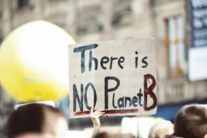 Omnibus VII : 90% des pesticides pourraient avoir des autorisations illimit&eacute;es  - Agriculture Commission europ&eacute;enne Glyphosate Loi Omnibus N&eacute;onicotino&iuml;des Pesticides PFAS Produits phytopharmaceutiques Sant&eacute; Sant&eacute; publique Union europ&eacute;enne