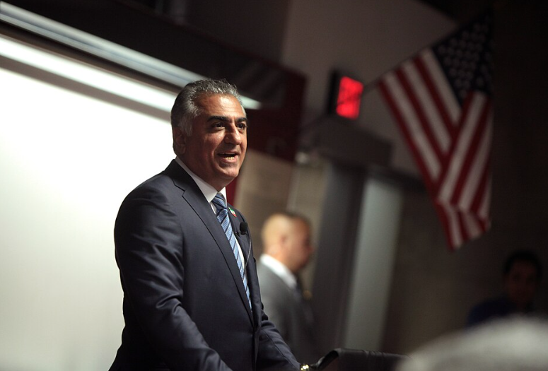 Reza Pahlavi, fils de shah d&rsquo;Iran : l&rsquo;h&eacute;ritier, le mythe et la machine  - &Eacute;tats-Unis Iran R&eacute;volte Reza Pahlavi