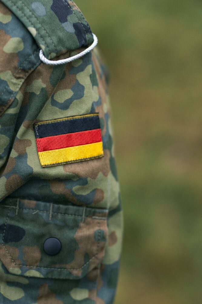 Saluts nazis, drogue, agressions sexuelles : l&rsquo;arm&eacute;e allemande face &agrave; son pire scandale  - Allemagne Arm&eacute;e Europe Extr&ecirc;me-droite Fascisme Nazisme N&eacute;onazisme