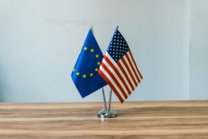 L'Union europ&eacute;enne d&eacute;nonce le "Maccarthysme" US&hellip; tout en le pratiquant  - CPI &Eacute;tats-Unis Europe Gaza Isra&euml;l Jacques Baud Libert&eacute; d'expression Maccarthysme Russie Ukraine Union europ&eacute;enne Xavier Moreau