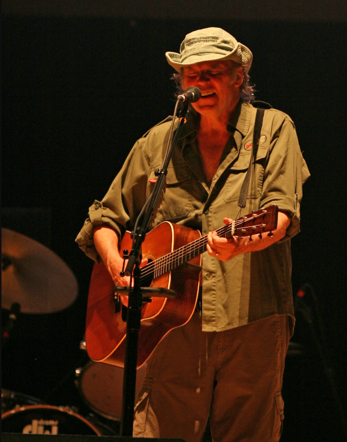 Neil Young offre son catalogue aux Groenlandais, en guise de message politique  - Donald Trump &Eacute;tats-Unis Groenland Musique Neil Young