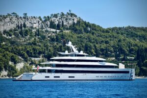Le RN vote massivement pour les ultra-riches  - Amendements Capitalisme D&eacute;fiscalisation &Eacute;conomie Extr&ecirc;me-droite Fiscalit&eacute; Imp&ocirc;ts In&eacute;galit&eacute;s Milliardaires Multinationales Niches fiscales Rassemblement national Richesse Taxes Yachts