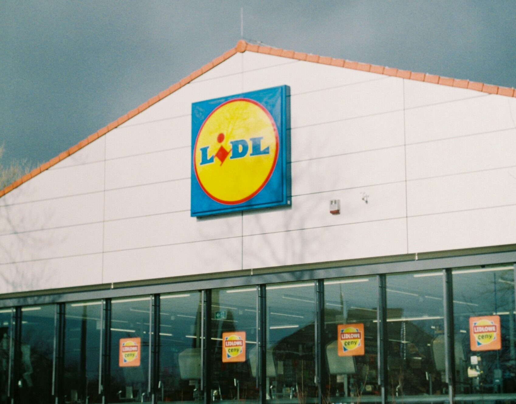 Au Royaume-Uni, Lidl licencie pour une bouteille d&rsquo;eau &agrave; 20 centimes  - Angleterre Conditions de travail Licenciement Lidl Royaume-Uni Travail Wincanton