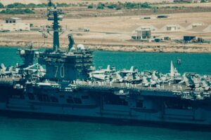 Un marin de l&rsquo;USS Abraham Lincoln se bat pour lib&eacute;rer son p&egrave;re d&eacute;tenu par l&rsquo;ICE  - Donald Trump &Eacute;tat policier &Eacute;tats-Unis Expulsion Floride Immigration Immigration and Customs Enforcement (ICE) Justice Migrations Porte-avions USS Lincoln
