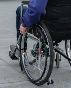 Dreeft : le frein r&eacute;volutionnaire prim&eacute; au L&eacute;pine change la vie des utilisateurs de fauteuils roulants  - Concours L&eacute;pine Fauteuil roulant Handicap Innovations Sant&eacute; S&eacute;curit&eacute; Sociale Vid&eacute;o