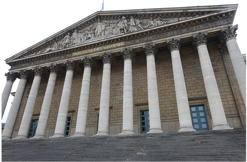 Quand la police bloque l'acc&egrave;s &agrave; l&rsquo;Assembl&eacute;e nationale &ndash; une autre id&eacute;e de la d&eacute;mocratie  - Abdelkader Lahmar Assembl&eacute;e nationale D&eacute;mocratie &Eacute;tat policier Libert&eacute; d'expression Police
