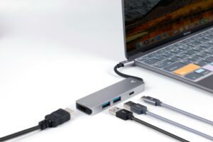 L&rsquo;a&eacute;roport, ce paradis des attaques cyber  - A&eacute;roport Cyberattaque Cybers&eacute;curit&eacute; Donn&eacute;es personnelles Donn&eacute;es sensibles Ports USB WIFI