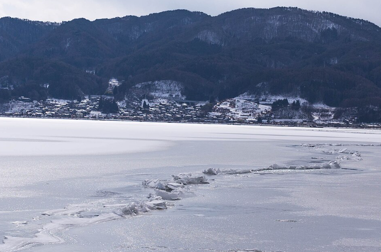 Japon : un lac d&eacute;sormais "sans dieu", symbole du changement climatique  - Changement climatique Climat Culture Japon