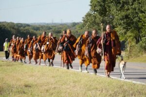 Walk for Peace : des moines bouddhistes ont march&eacute; 3 000 km pour &laquo; &eacute;veiller la paix &raquo; aux &Eacute;tats-Unis  - Bouddhisme Compassion D&eacute;tente &Eacute;tats-Unis Initiatives Paix Washington