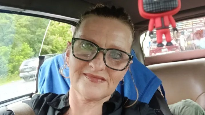 Aux &Eacute;tats-Unis, une grand-m&egrave;re emprisonn&eacute;e cinq mois apr&egrave;s une erreur de reconnaissance faciale  - Angela Lipps Contr&ocirc;les d&rsquo;identit&eacute; D&eacute;mocratie &Eacute;tats-Unis Justice Libert&eacute;s individuelles Police Reconnaissance faciale Surveillance