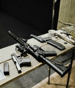 Fuite de donn&eacute;es au minist&egrave;re de l'Int&eacute;rieur : des d&eacute;tenteurs d&rsquo;armes expos&eacute;s  - Armes CNIL Cybers&eacute;curit&eacute; Donn&eacute;es personnelles Donn&eacute;es sensibles Hack Minist&egrave;re de l'int&eacute;rieur Perte de donn&eacute;es Piratage informatique Police S&eacute;curit&eacute; S&eacute;curit&eacute; informatique SNAFAM Syst&egrave;me d&rsquo;information sur les armes (SIA) Ventes d'armes Vie priv&eacute;e