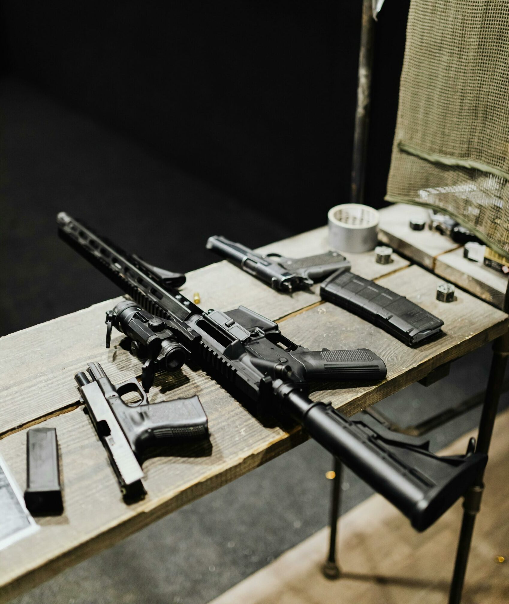 Entre 6 et 8 millions d&rsquo;armes en circulation en France (dont 3 millions ill&eacute;gales)  - Armes Cour des comptes Finiada Gendarmerie Police S&eacute;curit&eacute; Trafics Ventes d'armes