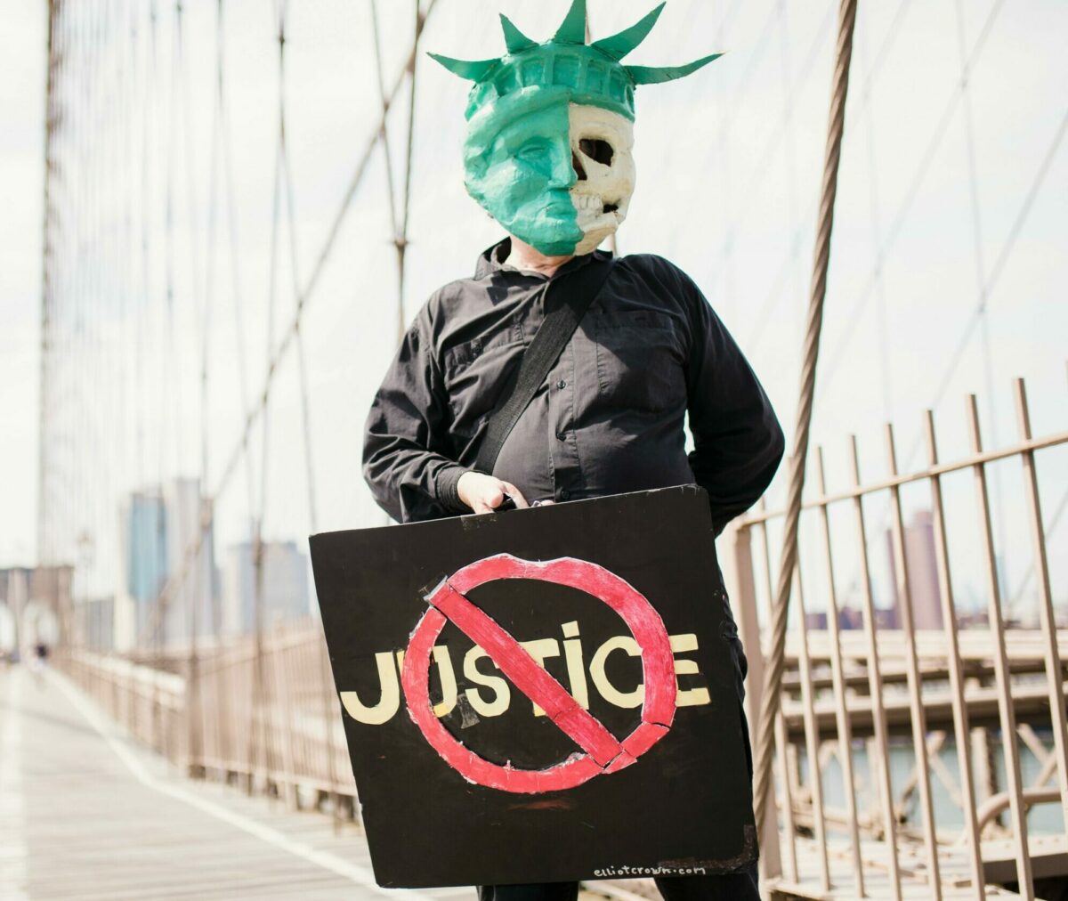 &laquo; Honte &agrave; la police &raquo; : apr&egrave;s les violences sexuelles dans le p&eacute;riscolaire &agrave; Paris, des parents d&eacute;noncent  - Enfance Enfants Enqu&ecirc;te Justice Paris Police Sant&eacute; Scandale Scandale politique Viol Violence Violences sexuelles