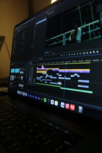 Chez Arte, la traduction automatique par IA ne passe pas (enfin si, elle passe justement et &ccedil;a craint)  - Arte Conditions de travail Emploi IA Informatique Intelligence artificielle Langue Fran&ccedil;aise Langues Linguisme Litt&eacute;rature Mots Syndicats Technologie Traduction Travail