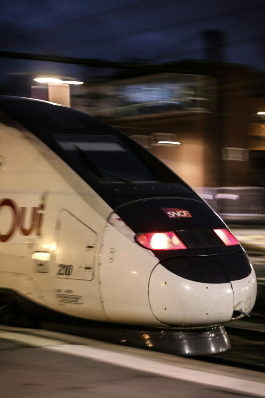 SNCF : un guide vestimentaire digne &laquo; des ann&eacute;es 60 &raquo; fuite, le groupe fait marche arri&egrave;re  - Conditions de travail Habillement SNCF Syndicat Sud Rail Travail V&ecirc;tements