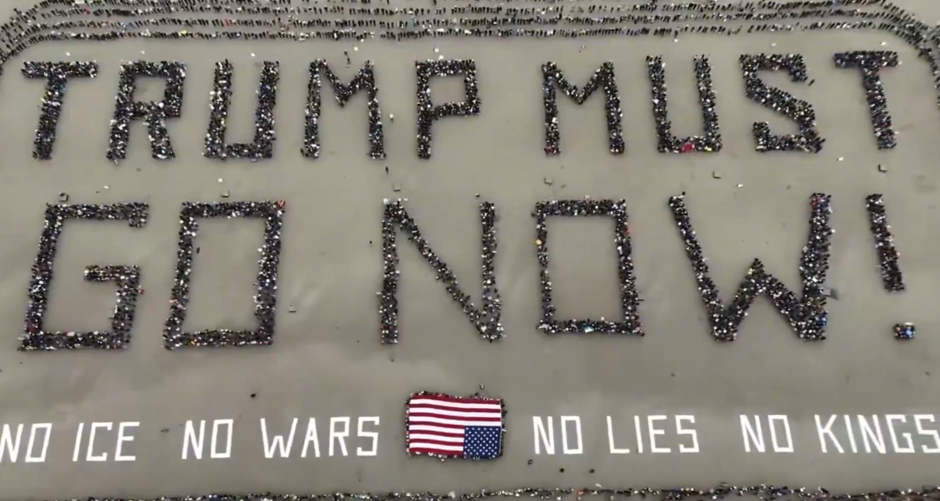 &laquo; No Kings &raquo; : des millions d&rsquo;&Eacute;tats-uniens d&eacute;filent contre Trump, ICE et les guerres  - D&eacute;mocratie Donald Trump &Eacute;tats-Unis Extr&ecirc;me-droite Guerre en Iran Guerres Immigration and Customs Enforcement (ICE) Initiatives Manifestation Minneapolis Minnesota Moyen-Orient Politique Pouvoir d'achat Renee Good Washington