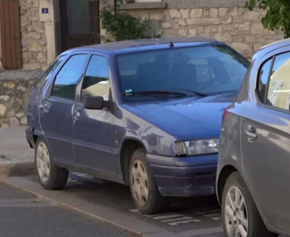 &Agrave; Pont-de-Barret, une voiture fait village  - Bars D&eacute;mocratie D&eacute;tente Dr&ocirc;me Initiatives Sociologie Solidarit&eacute; Syst&egrave;me D Transports Transports en commun Voitures