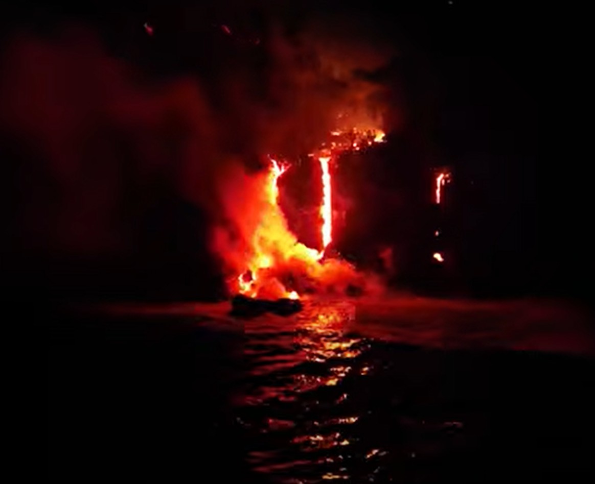 &Agrave; La R&eacute;union, l'&eacute;ruption du Piton de la Fournaise  - La R&eacute;union Piton de la Fournaise Vid&eacute;o Volcans